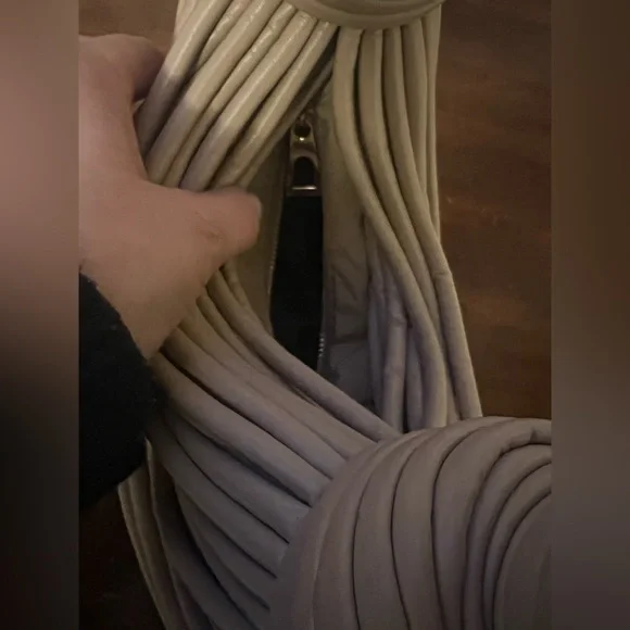 Stylish unique double knot bag Tan Handbag no branding but very stylish - Picture 5 of 6